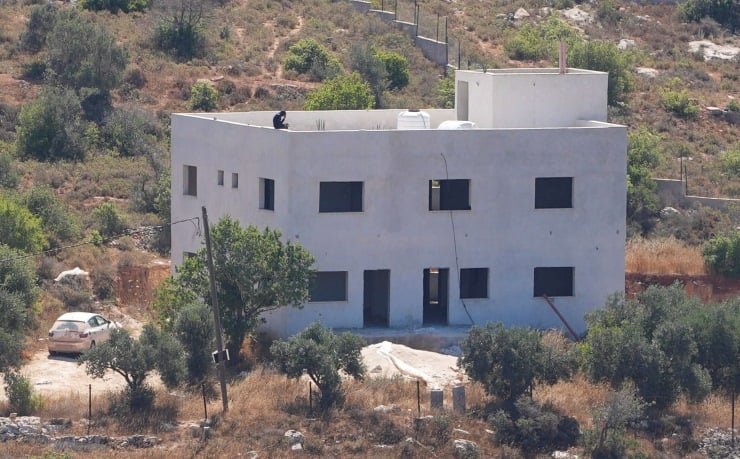 مستوطنون إسرائيليون يستولون على منزل أحلام فلسطيني بالضفة الغربية