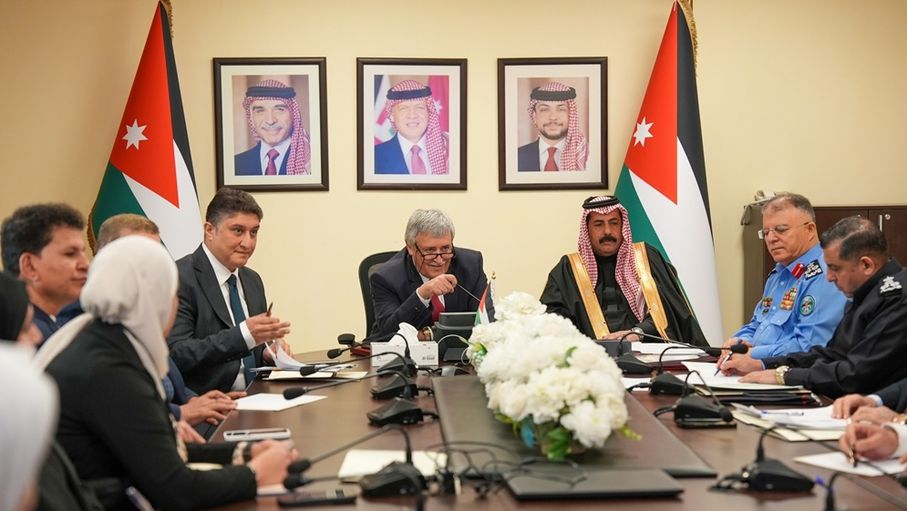 القطامين يترأس اجتماعا موسعا لبحث مخالفات وسائل النقل وتحديث قطاع الشاحنات