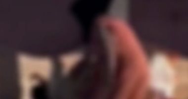 ضرب مبرح لطفلة على يد أمها يثير غضب عارم.. تفاصيل الفيديو التريند فى سوهاج