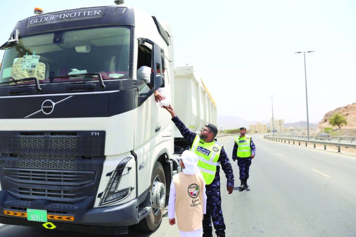 مبادرة إنسانية في مصفوت لتقديم الدعم لسائقي الشاحنات
