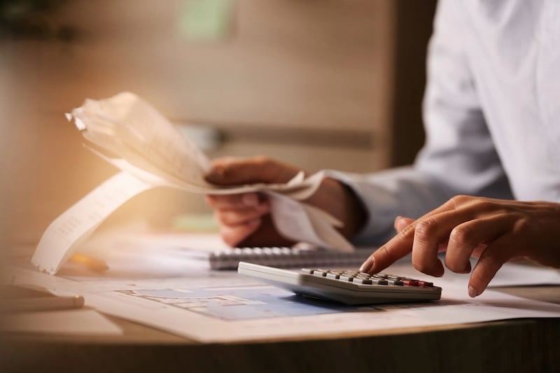 "فواتير مشبوهة" تضع نظام المقاول الذاتي تحت مجهر المراقبة الضريبية