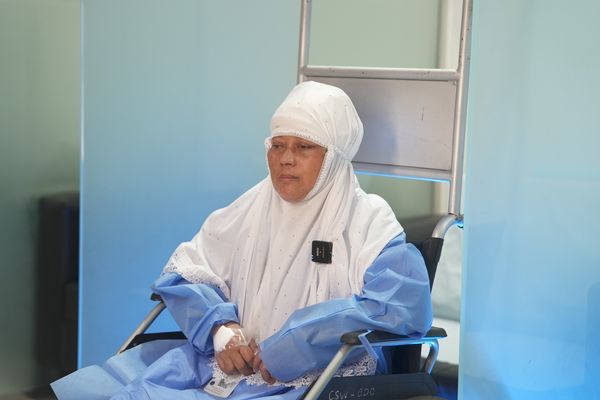 إنقاذ حاجة إندونيسية من ورم دماغي عملاق مصحوب بفتق دماغي حاد