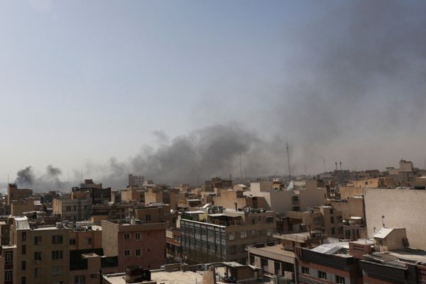 أمين المجلس الأعلى للأمن القومي الإيراني يعلن عن تشكيل مجلس قيادة مؤقت