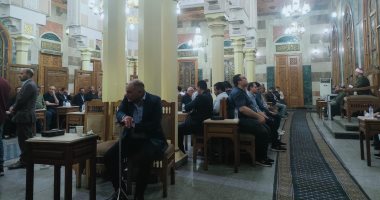 صحفيون وكتاب يؤدون واجب العزاء فى سيد العديسى بعمر مكرم