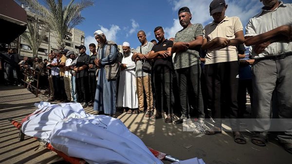 غزة تحت القصف اليومي.. نتنياهو يراهن على حرب مفتوحة لتحقيق مكاسب سياسية.. حماس تحاول احتواء التصعيد.. وترامب يعيد توجيه المشهد اقتصاديا
