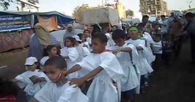 "أنا وكافل اليتيم كهاتين فى الجنة".. كيف فضحت وقائع استخدام أطفال الملاجئ داخل اعتصام رابعة تناقض جماعة الإخوان الإرهابية التي تتاجر بالدين بينما أثبتت الوقائع أنها لا تعلم عنه سوى كيفية استغلاله لتحق
