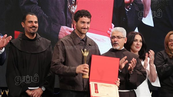 أحمد مالك خلال تكريمه بالكاثوليكي: أعد الجمهور بتطوير نفسي لأكون جزءا من هذه الصناعة العظيمة (فيديو وصور)