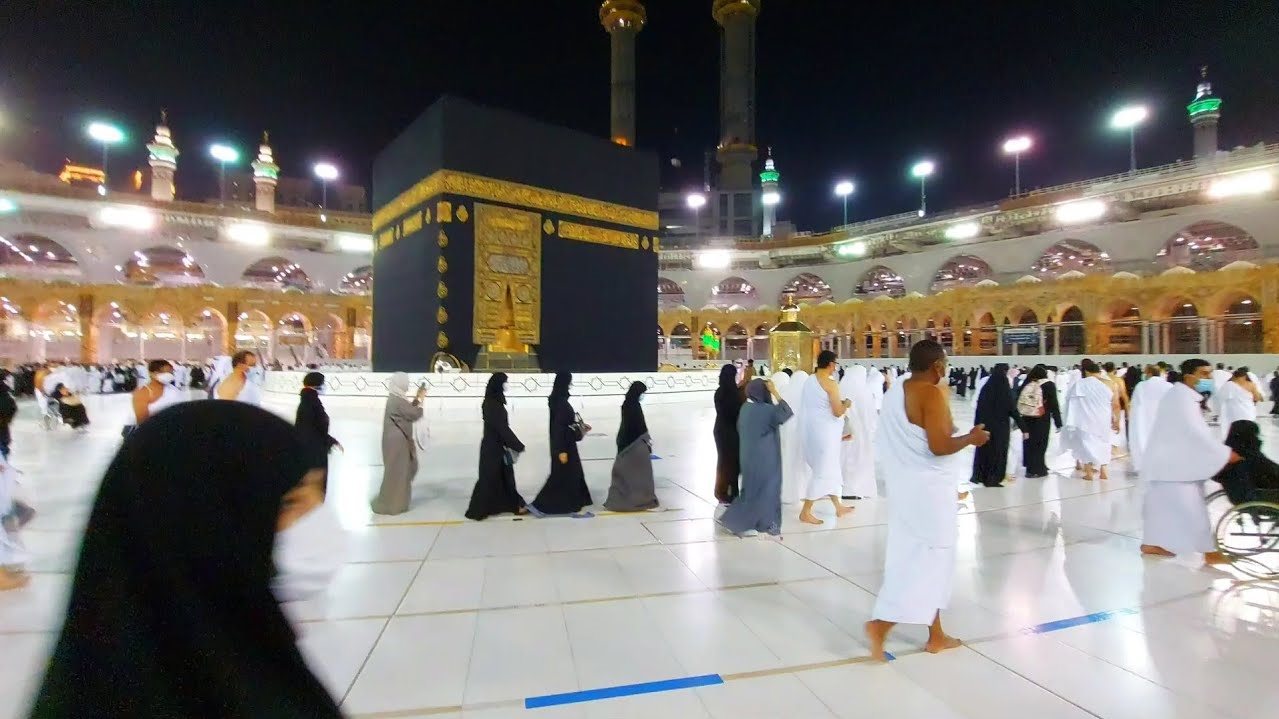 حكم دمج طواف الإفاضة والوداع وتأخيره لآخر مكث الحاج بمكة..الإفتاء توضح