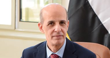 أسرة السفير الراحل تحسين بشير تُهدي مكتبته لكلية السياسة والاقتصاد بجامعة بني سويف