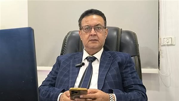 عامل يحول مدرسة لـ "ساحة رذيلة" بالخصوص، وخبير أمني يصرخ