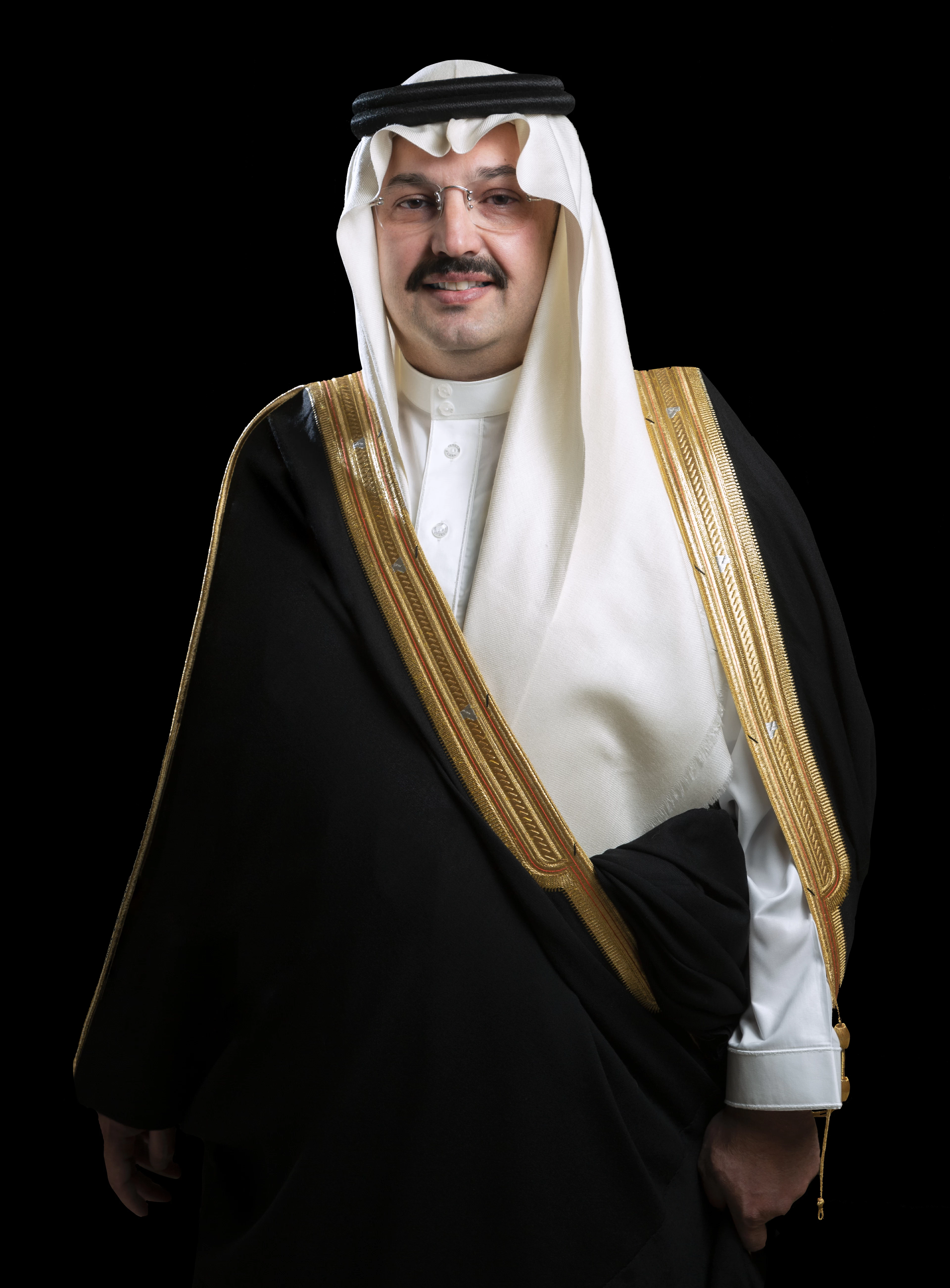 أمير عسير يعزي آل أبو عبثان في وفاة حسام