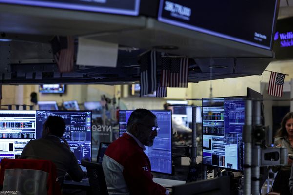 الأسهم الأمريكية تتراجع بضغط الذكاء الاصطناعي وصعود النفط