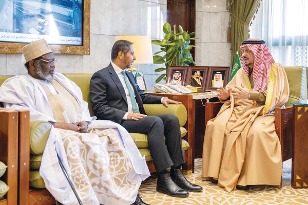 نيابة عن القيادة.. أمير الرياض يستقبل عميد السلك الدبلوماسي ورؤساء المجموعات المعتمدين لدى المملكة