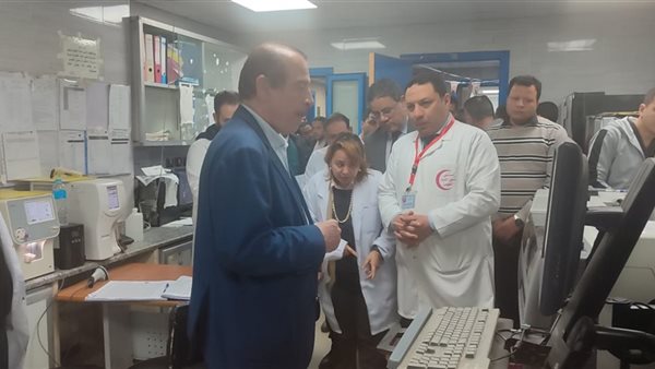 جولة مفاجئة لنائب وزير الصحة بالمنوفية، قرارات حاسمة ومكافآت للمتميزين