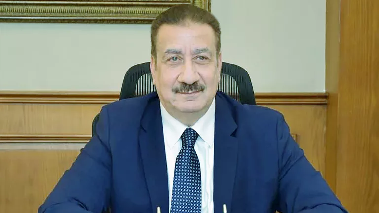 فصل طالب في بورسعيد لاعتدائه على معلمه
