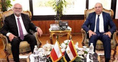 وزير الطيران: تقديم التسهيلات لزيادة حركة السياحة من بولندا إلى المقاصد المصرية