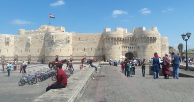 قلعة قايتباى تستعد لموسم سياحى صيفى جديد.. تعديل مواعيد الغلق لـ8 مساء.. 3 عروض للصوت والضوء يوميا.. الأسماك النادرة بمتحف الأحياء المائية «ممتعة».. والرحلات البحرية بالقوارب وركوب الحنطور الأكثر تميز