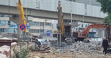 مشروع تطوير ترام الرمل بالإسكندرية.. هدم محطة فيكتوريا وإزالة القضبان الحديدية القديمة من المسار.. التطوير يرفع الطاقة الاستيعابية إلى 220 ألف راكب يوميًا.. وتقليص زمن الرحلة إلى 33 دقيقة والتوقف الكا