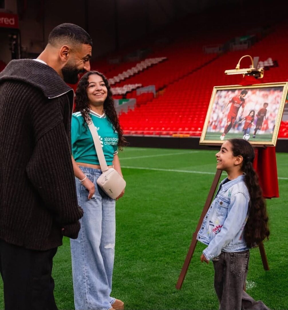 للمرة الأخيرة.. محمد صلاح يصطحب ابنتيه في جولة "بأنفليد" بوداع صامت (صور)
