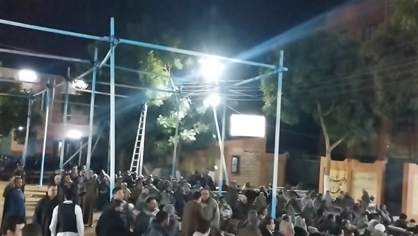 مع السلامة يا باي، الآلاف يشيعون جثمان شيخ الإذاعيين فهمي عمر في نجع حمادي (فيديو)