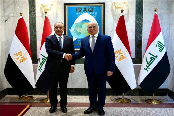 وزير الخارجية يبحث مع نظيره العراقي فى بغداد العلاقات الثنائية والتطورات الإقليمة
