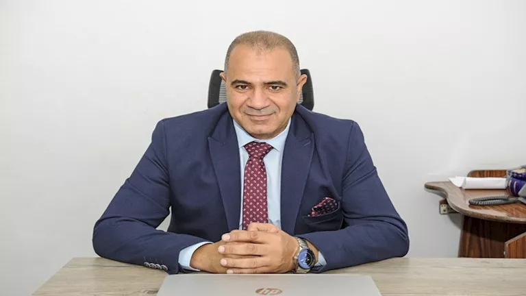 هل كاميرا الموبايل أداة توثيق أم انتهاك للخصوصية؟.. أستاذ علم اجتماع ي