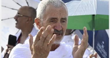 العالم هذا المساء.. المسلمون يؤدون الركن الأعظم في الحج على جبل عرفات.. وترامب يتفقد العمل بحلبة مصارعة فى البيت الأبيض احتفالا بعيد ميلاده.. وإيطاليا تعلن الطوارئ بسبب الحر وتمنع العمل تحت الشمس بساع