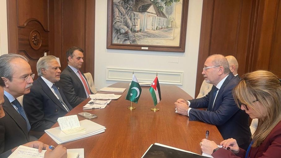 وزير الخارجية يجري مباحثات موسّعة مع نظيره الباكستاني...