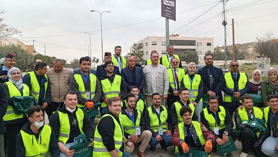 وزير البيئة يقود حملة نظافة شاملة في مادبا لتعزيز الوعي البيئي