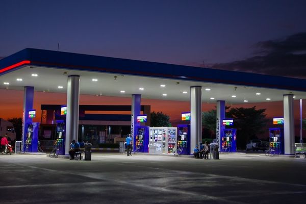 بعد غدٍ.. بدءُ تطبيق اللائحة التنظيمية الجديدة لمحطات تعبئة الوقود