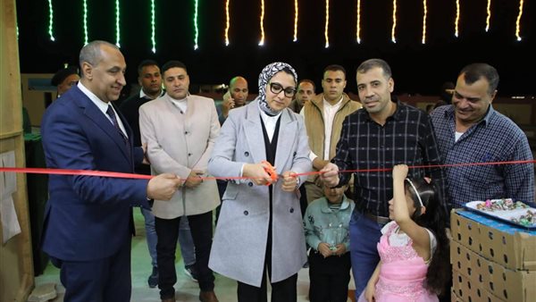 محافظ الوادي الجديد تفتتح منفذا للسلع الغذائية بمركز الفرافرة