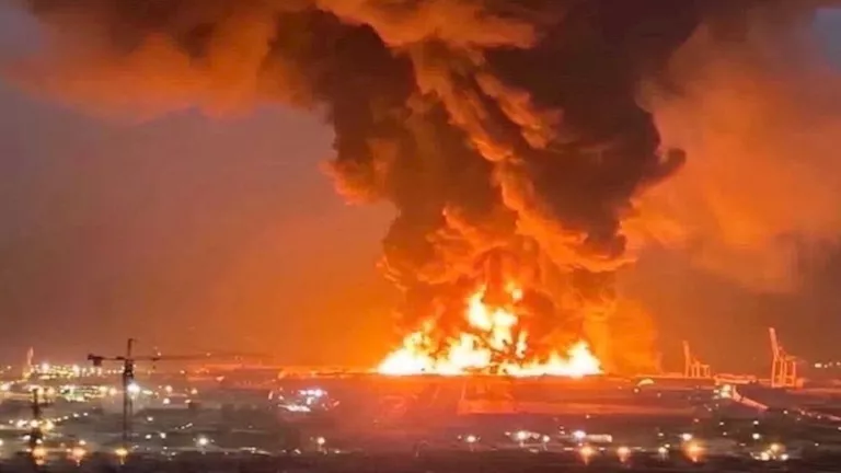 وقوع أضرار مادية جراء شظايا صاروخ إيراني وسط تل أبيب