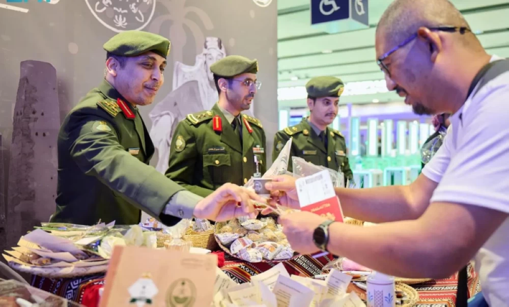 «الجوازات» تحتفي بيوم التأسيس في المنافذ الدولية