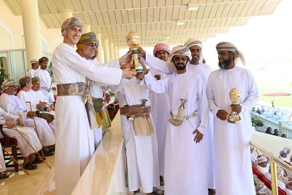 "فند" للهجانة السلطانية تتوج بكأس مهرجان جلالة السُّلطان المعظم للهجن
