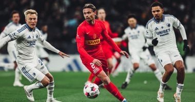 إبراهيم عادل يشاهد فوز نورشيلاند على كوبنهاجن بالدوري الدنماركي