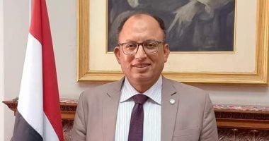 رئيس جامعة العاصمة يهنئ الأمهات بعيد الأم: أنتن صانعات الأجيال ورمز العطاء