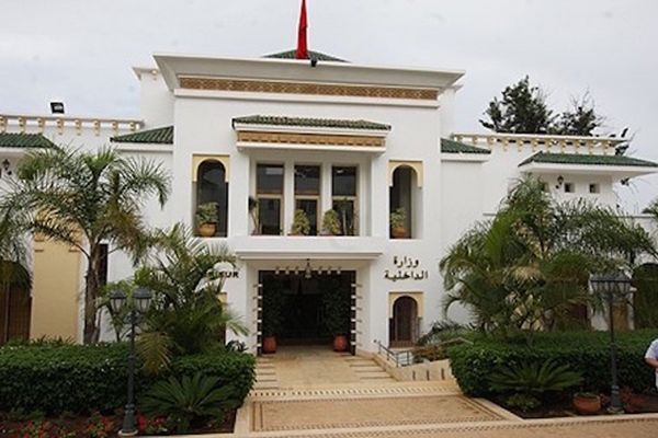 بعد انتشارها الواسع.. الداخلية تحسم الجدل بشأن شائعة "مراقبة وتتبع المكالمات"