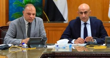 وزارة التعليم تضبط الغشاشين بامتحانات الثانوية العامة.. إحالة مراقب للتحقيق لتصويره أسئلة داخل حمام.. الطلاب يؤدون اختبار الإنجليزى.. ويؤكدون: بعض الأسئلة سهلة ومستوى الصعوبة 70%..مصادر