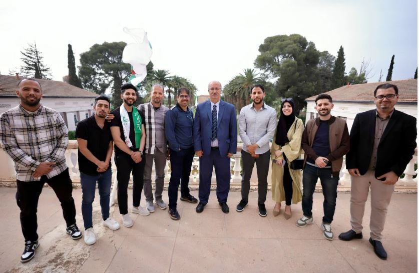الفرقة المسرحية لجامعة جيلالي اليابس بسيدي بلعباس تفتك جائزتين دوليتين في مهرجان المونودراما بتونس