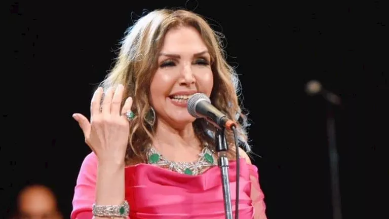نادية مصطفى تحذر الجمهور: "لا تنشروا صور مفبركة لـ هاني شاكر"