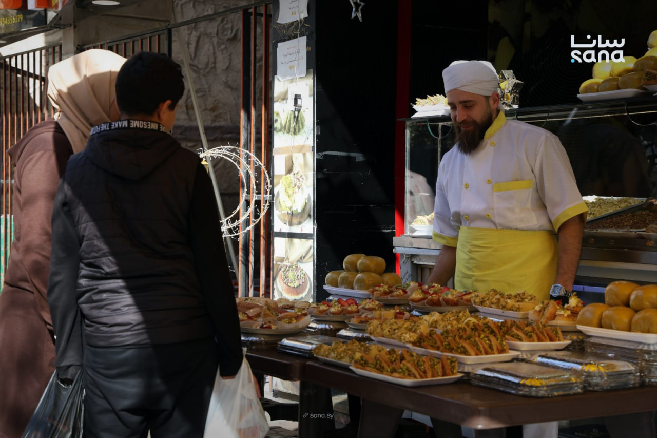 السوريون العائدون إلى دمشق يعيشون الطقوس الرمضانية بعد سنوات الغربة