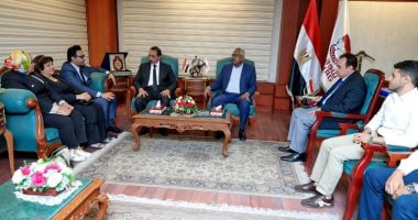 محافظ سوهاج يستقبل وفد الصحة لبدء تقييم المنشآت الطبية