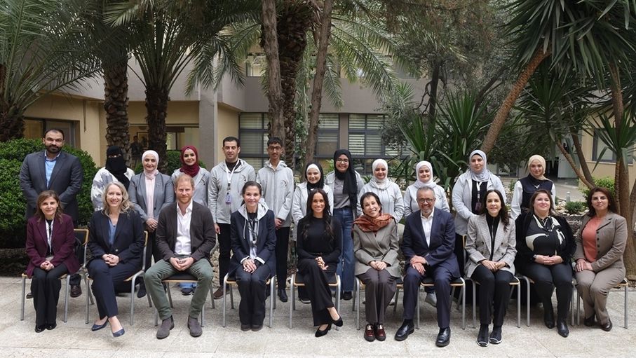 الأميرة بسمة بنت طلال تستقبل وفد منظمة الصحة العالمية برفقة الأميرين هاري وميغان