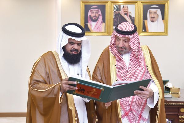 أمير نجران يستعرض مراحل تفعيل مهام إدارة الإعلام والاتصال المؤسسي بالإمارة
