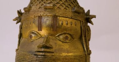 جامعة كامبريدج تعيد 116 قطعة أثرية من بنين إلى نيجيريا