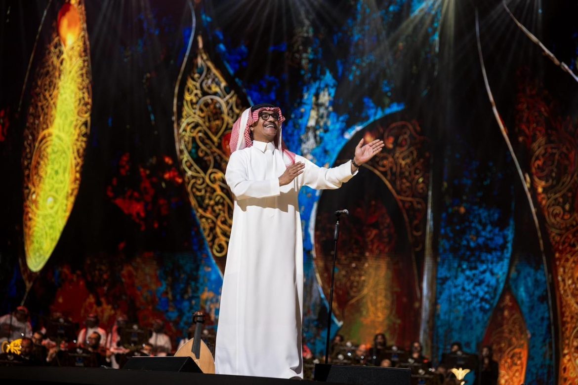 رابح صقر يفتتح “فعاليات العيد” بالرياض بـ “حنا لآل سعود دروع لأراضيك”