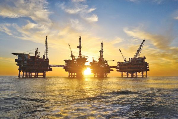 استقرار النفط بعد مكاسب قوية وسط استمرار التوترات في الشرق الأوسط