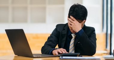 عيد العمال.. علامات بتقولك إنك مصاب باكتئاب العمل وكيف تتعامل معه