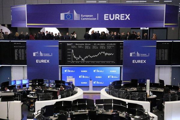 أسواق الأسهم الأوروبية تبدأ تعاملاتها بحذر مترقبة التطورات في الشرق الأوسط