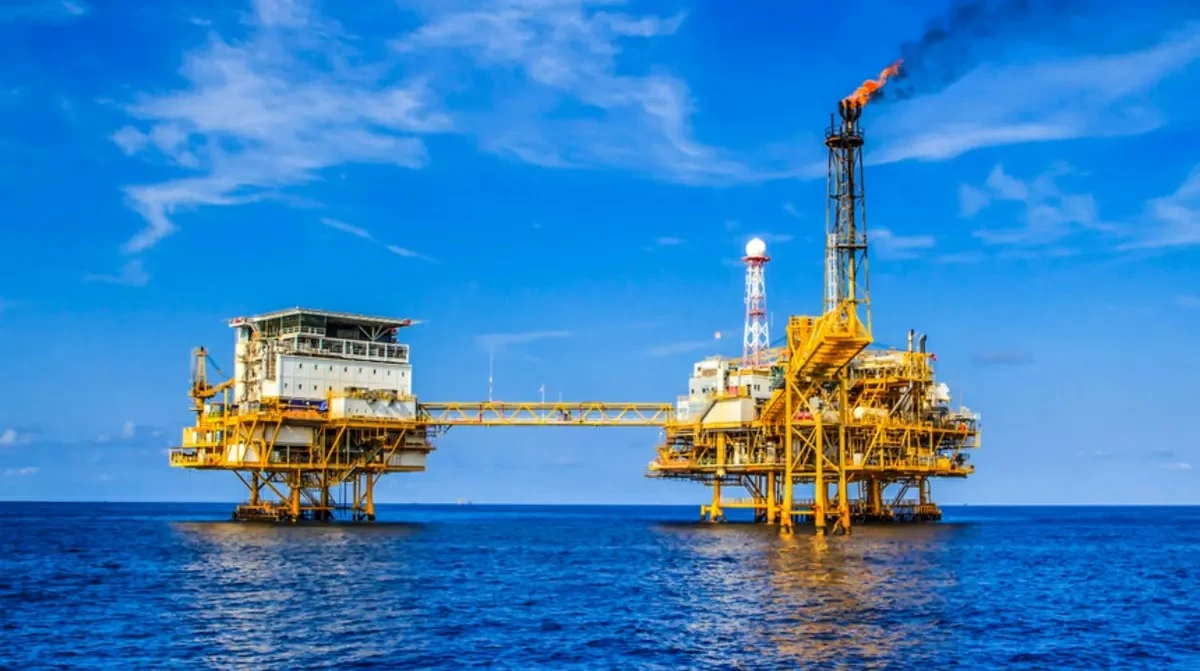 وكالة الطاقة: سوق النفط ستتعافى تدريجيّاً من آثار إغلاق مضيق هرمز